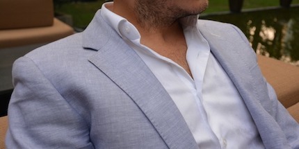 How to wear a linen blazer?